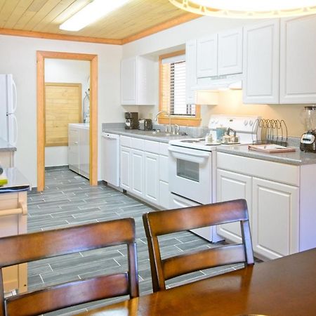 Sitzmark Sports Lodge Ред Ривър Екстериор снимка