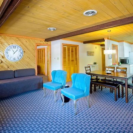 Sitzmark Sports Lodge Ред Ривър Екстериор снимка