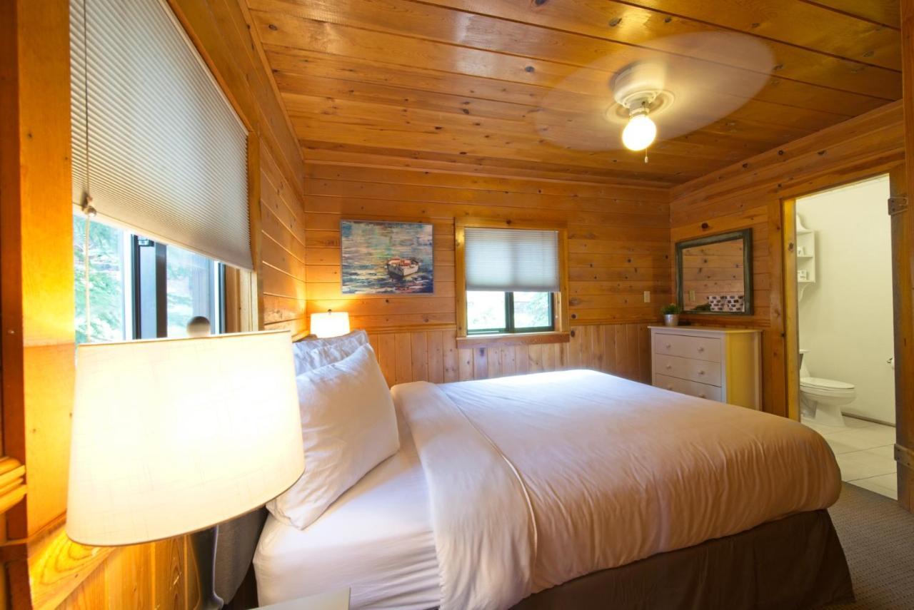 Sitzmark Sports Lodge Ред Ривър Екстериор снимка