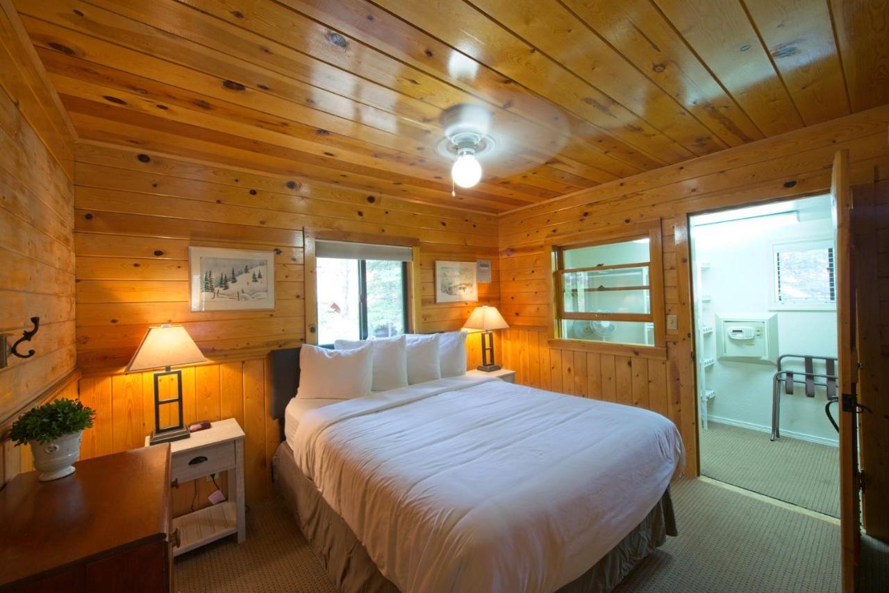 Sitzmark Sports Lodge Ред Ривър Екстериор снимка