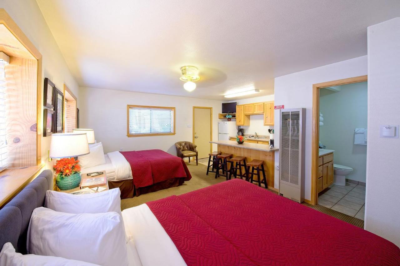 Sitzmark Sports Lodge Ред Ривър Екстериор снимка