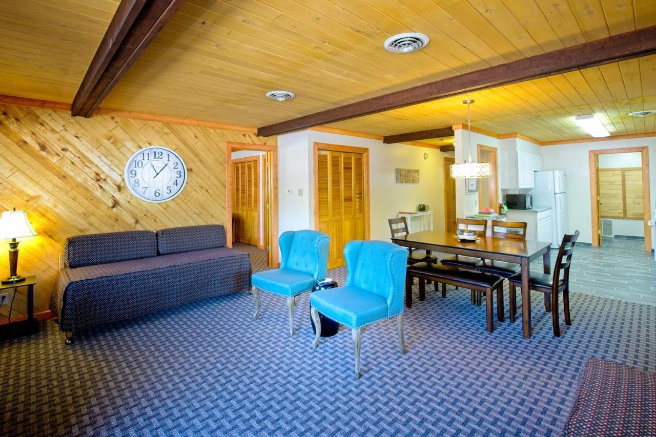 Sitzmark Sports Lodge Ред Ривър Екстериор снимка