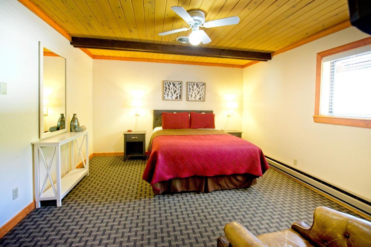 Sitzmark Sports Lodge Ред Ривър Екстериор снимка