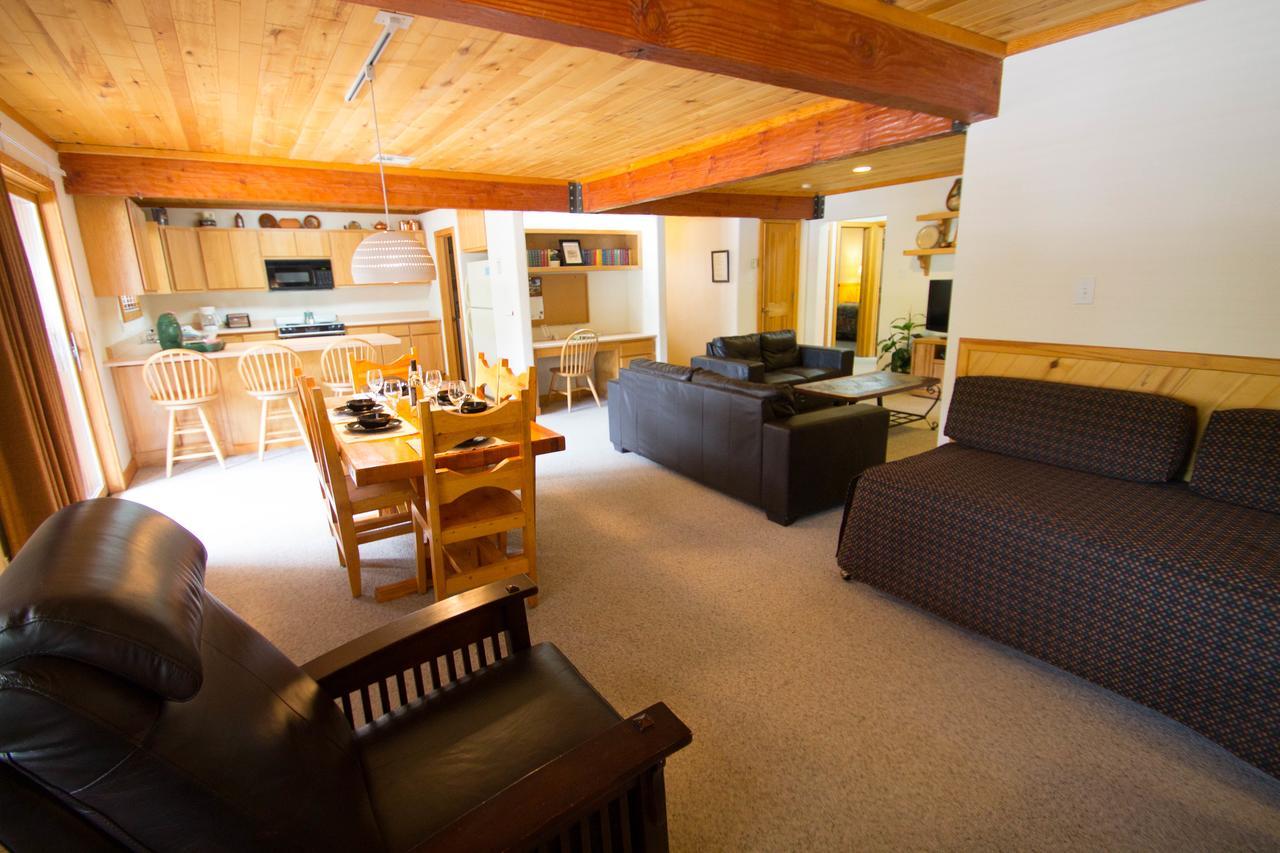 Sitzmark Sports Lodge Ред Ривър Екстериор снимка