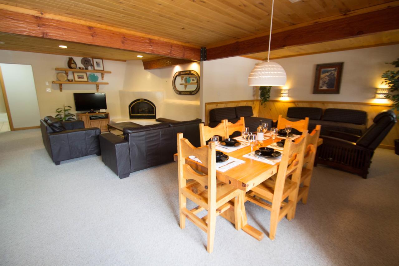 Sitzmark Sports Lodge Ред Ривър Екстериор снимка